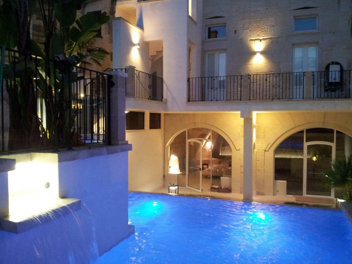Chambre Lit King-Size - Vue sur Piscine